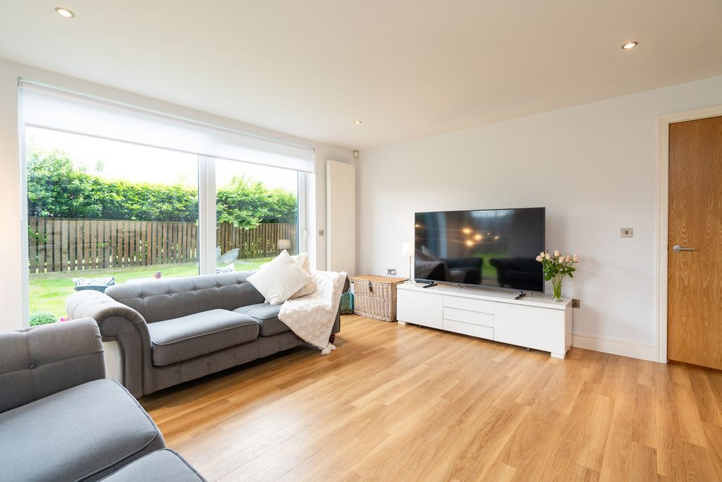 Property photo 3 of 37
