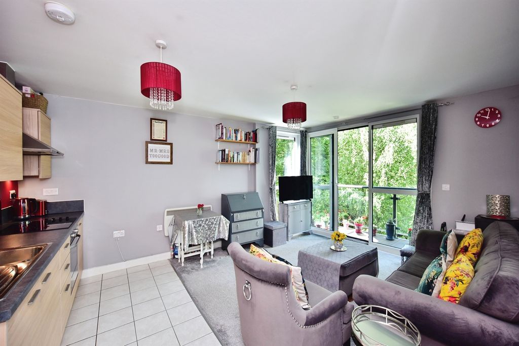 Property photo 2 of 17