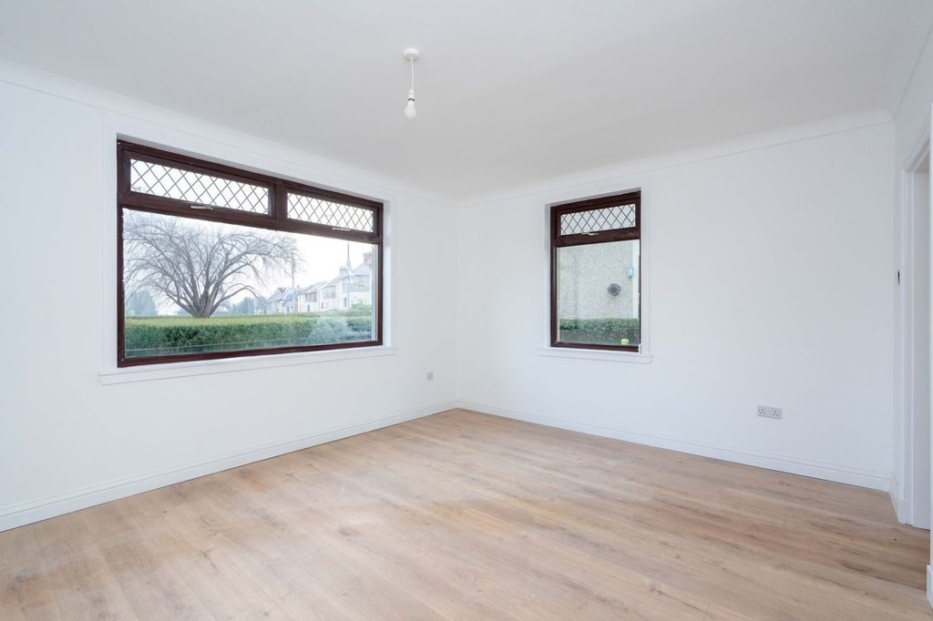 Property photo 3 of 25