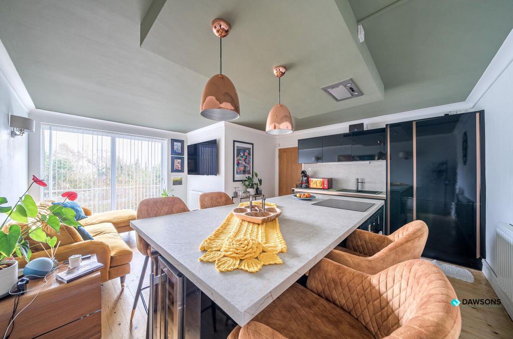 Property photo 1 of 16 570E8F57-E7E6-40Aa-82Ae-F7F40027B0Ab.Jpg