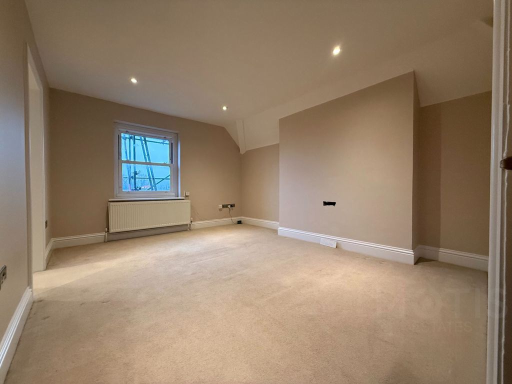 Property photo 3 of 12 Photo 9