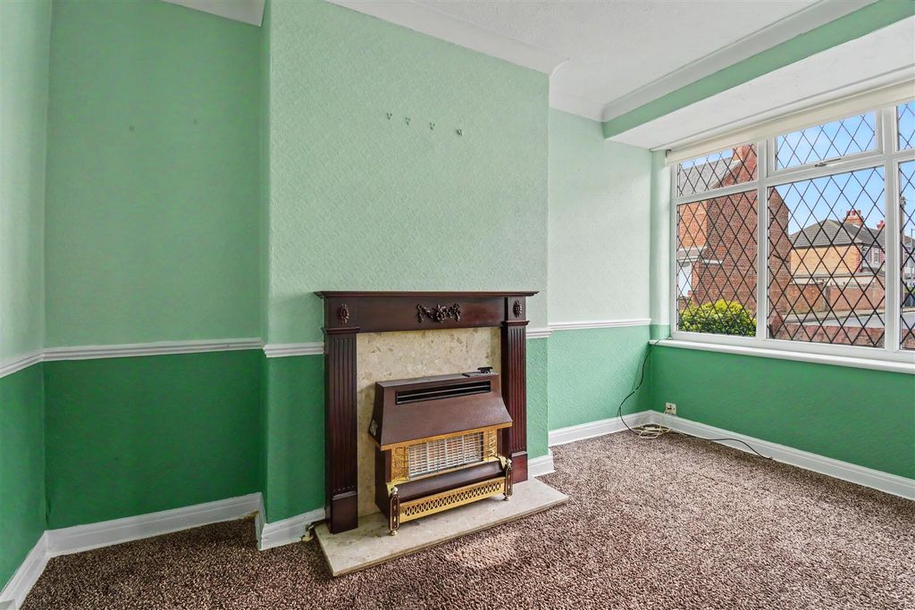 Property photo 3 of 12 Lounge