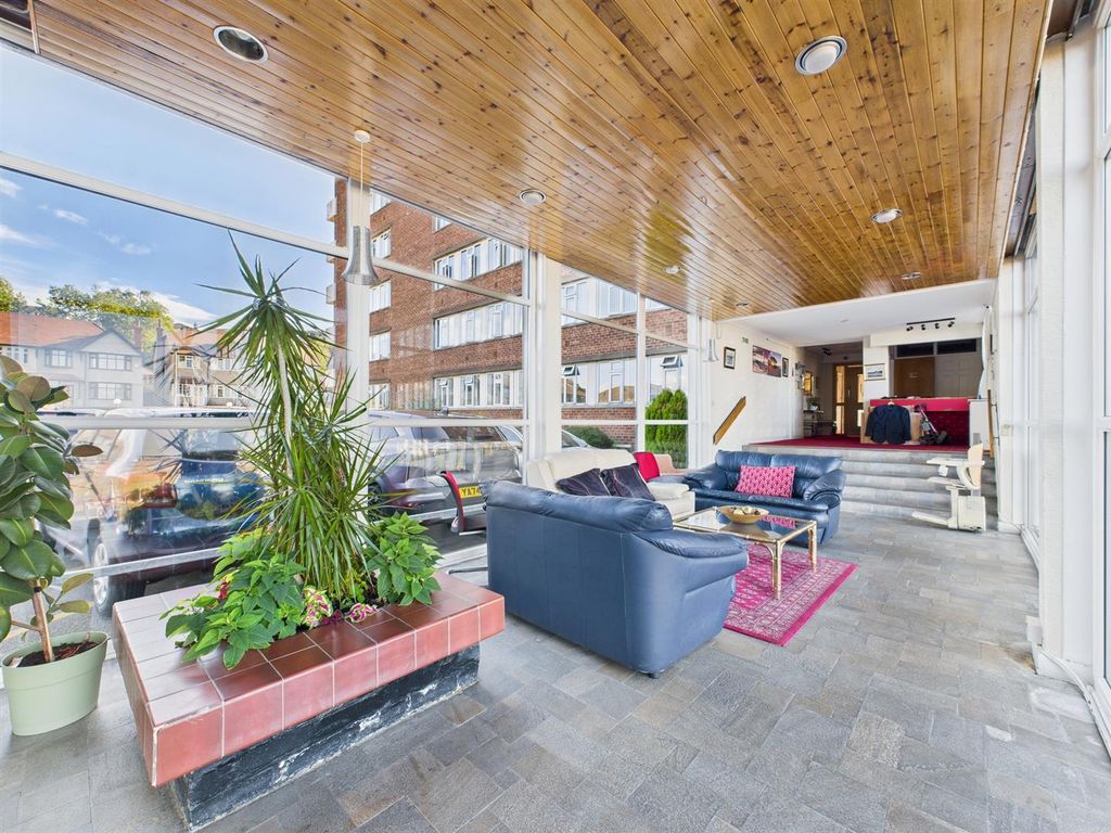 Property photo 2 of 17 Cam03604G0-Pr0116-Still021.Jpg