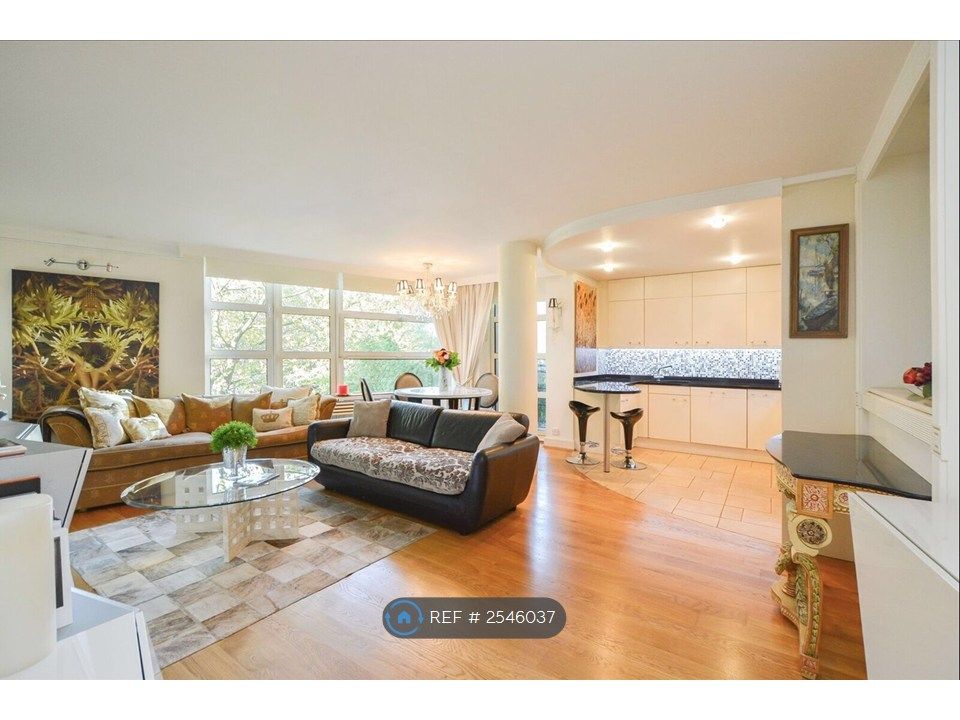Property photo 1 of 25 Living Room