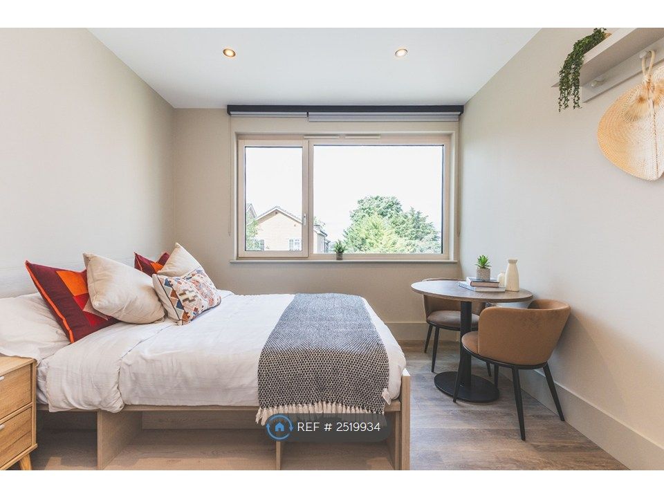 Property photo 1 of 19 Spacious Ensuite