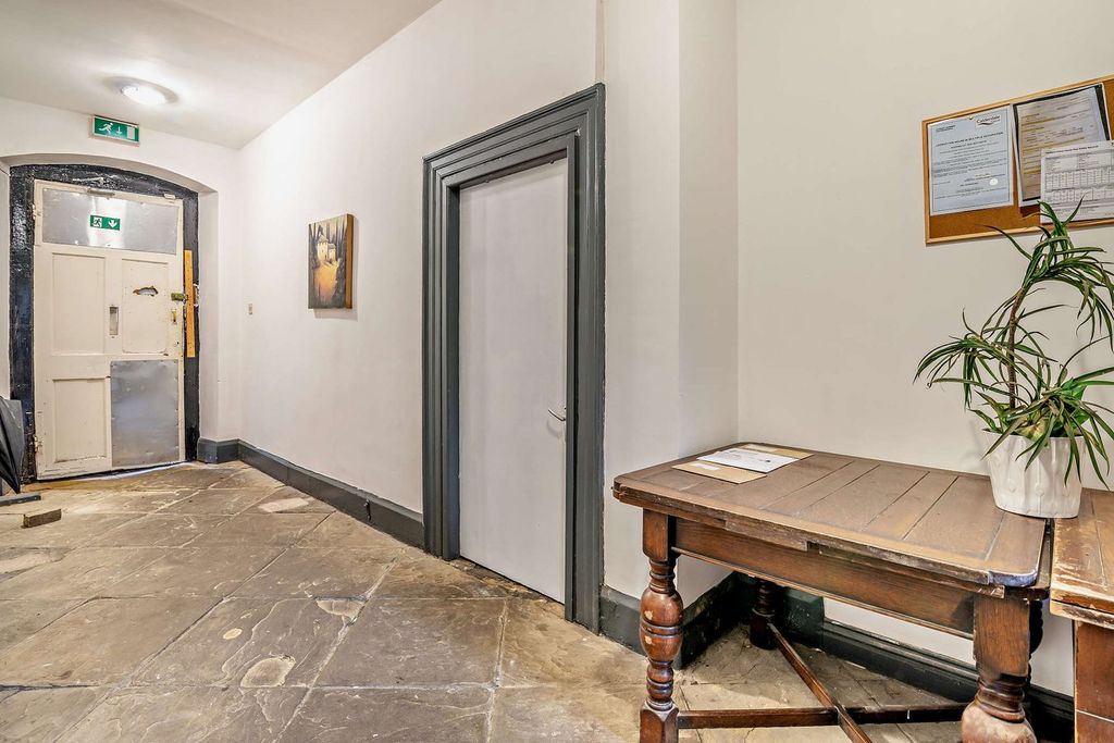 Property photo 2 of 30