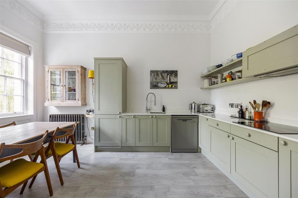 Property photo 3 of 16 Ph24_6164467.Jpg