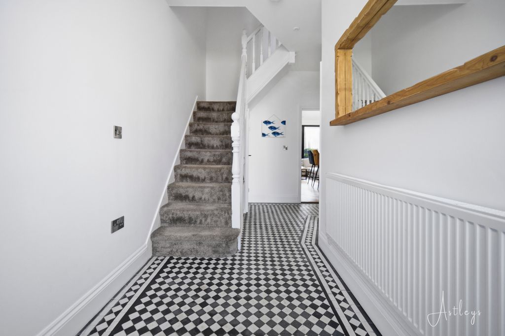 Property photo 2 of 23