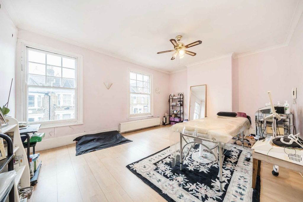 Property photo 2 of 6