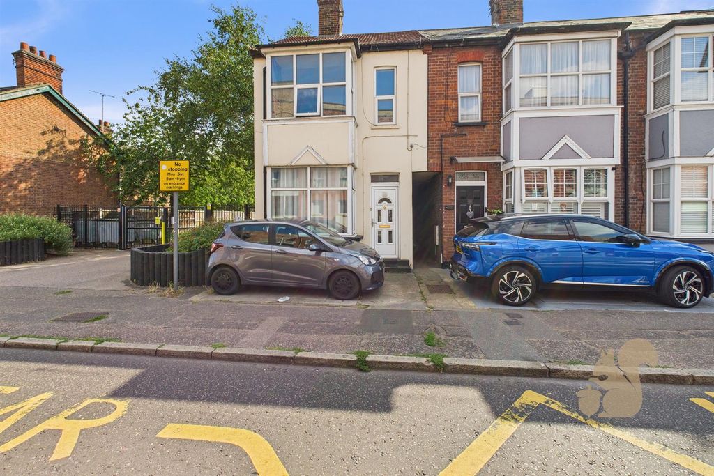 Property photo 1 of 10 Cam05668G0-Pr0013-Still014.Jpg