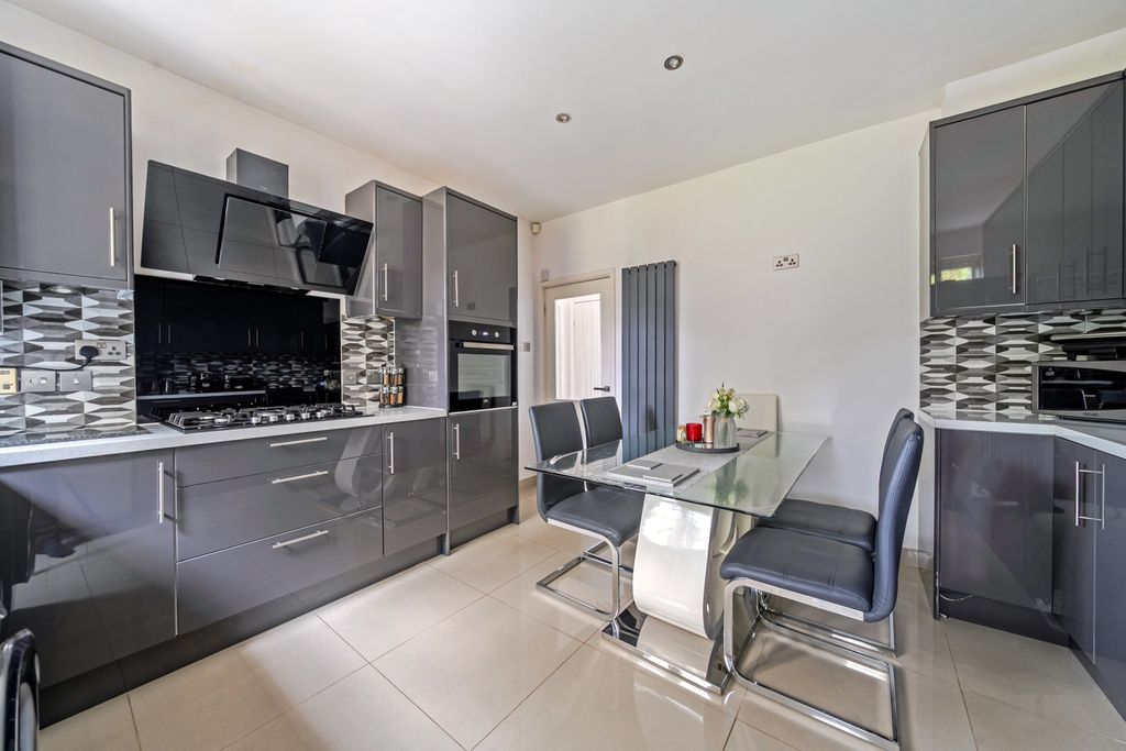 Property photo 2 of 20 1365441-25-68E77B2F16Ef2