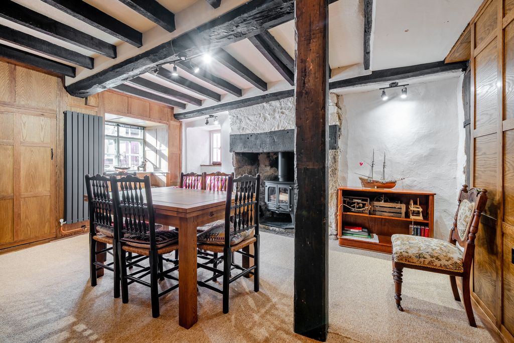 Property photo 3 of 16 Dining Room