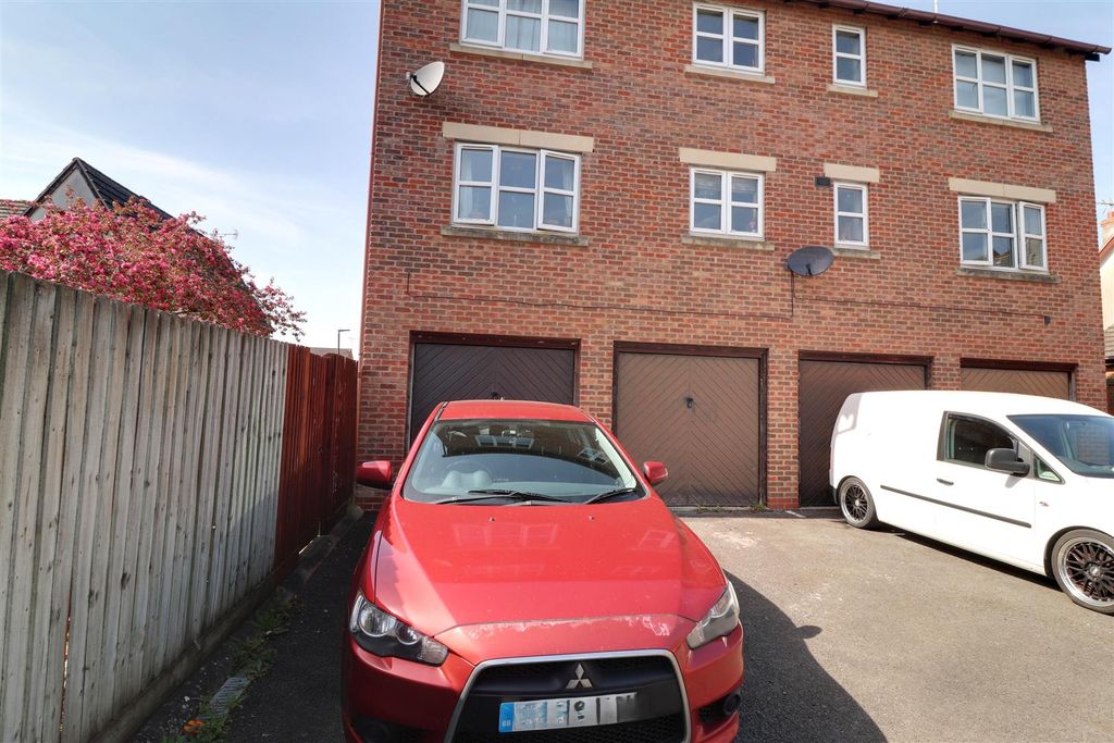 Property photo 3 of 14