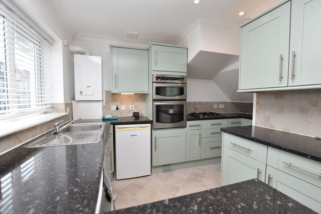 Property photo 3 of 14 Kitchen