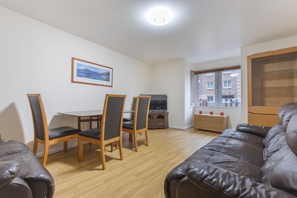 Property photo 2 of 16 Livingangle1