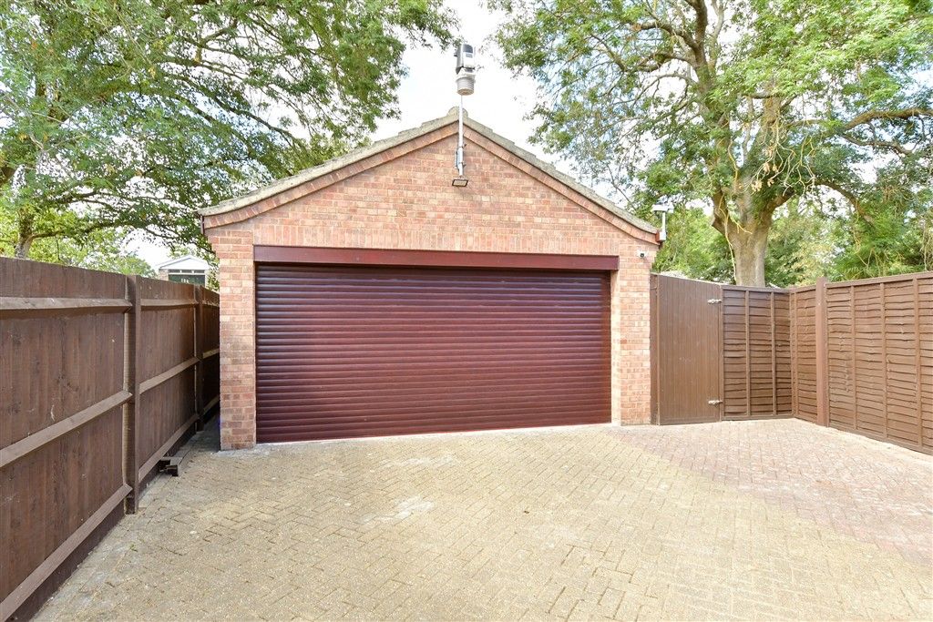 Property photo 2 of 12 Garage
