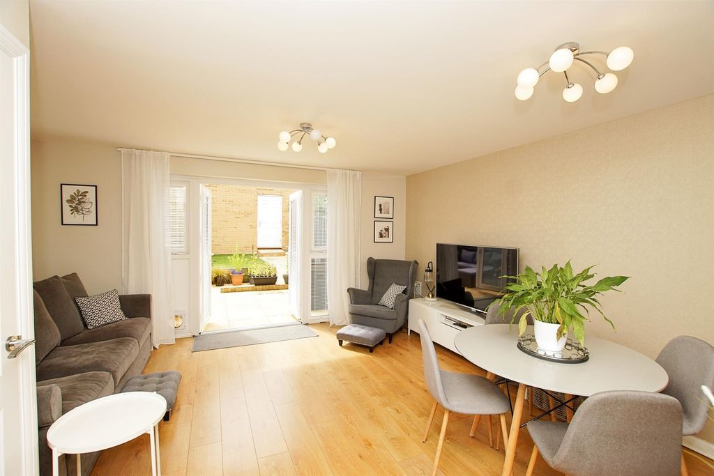 Property photo 2 of 11 Living Room