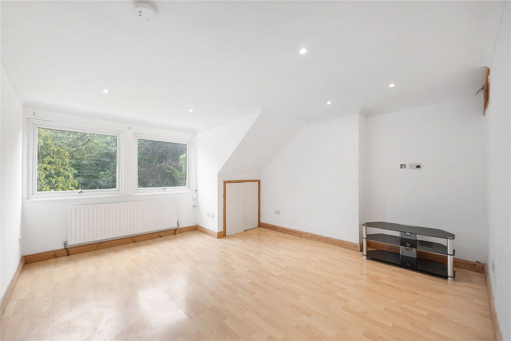 Property photo 3 of 8 Picture No. 05