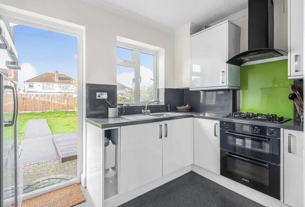 Property photo 3 of 12 Kitchen