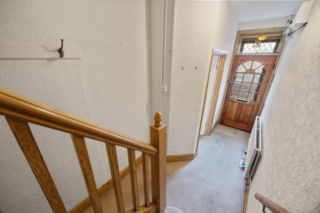 Property photo 3 of 27 Hallway