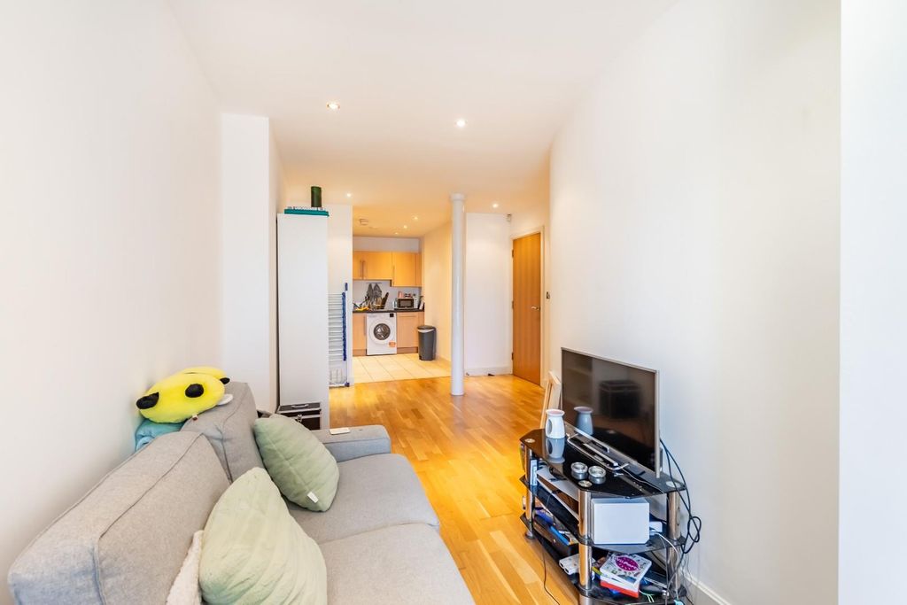 Property photo 2 of 11 18Pc-4.Jpg