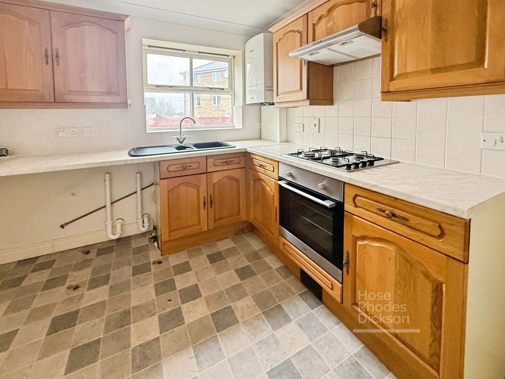 Property photo 3 of 10 Kitchen