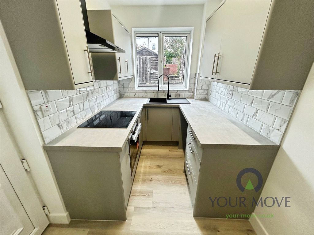 Property photo 2 of 18 Kitchen