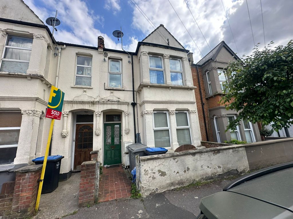 Property photo 1 of 7 Spacious 2-Bedroom First Floor Flat Â€“ Excellent Location Near Willesden Junction &amp; Future Hs2 Hub