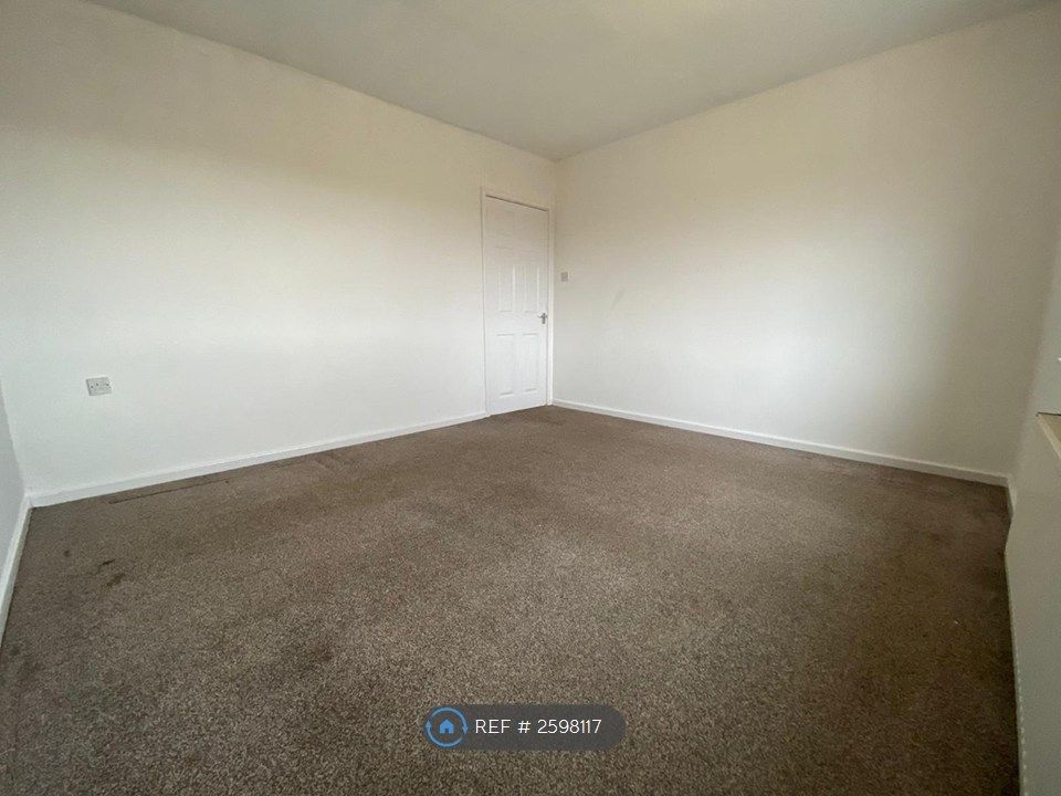 Property photo 2 of 28