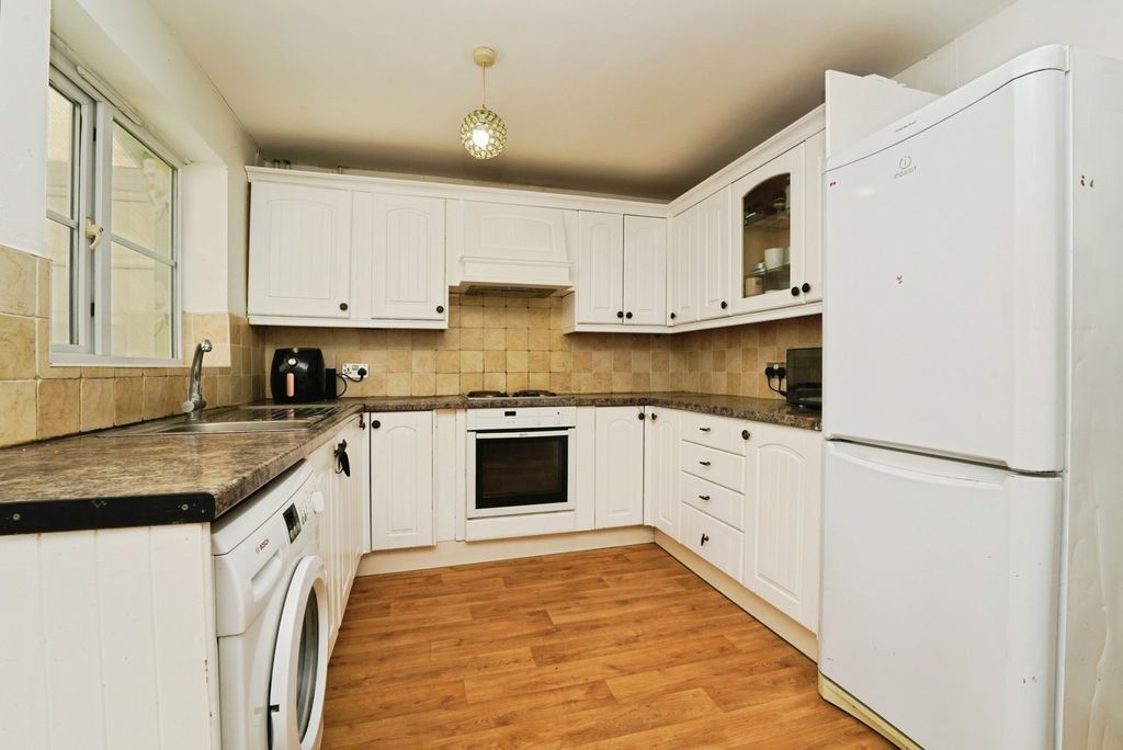 Property photo 3 of 18 Pbox-Img.Jpg