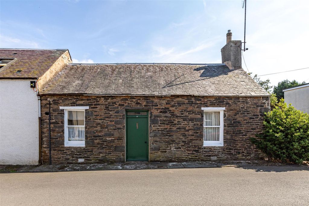 Property photo 1 of 21 12 The Row Lauder 03.Jpg