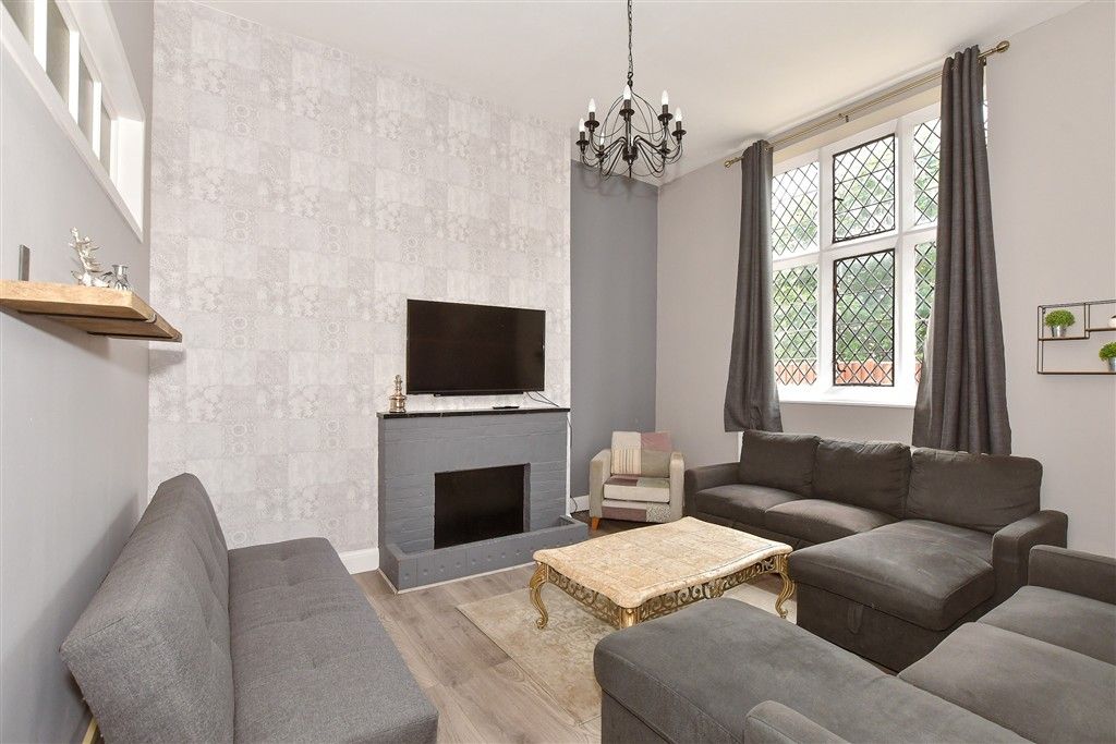 Property photo 1 of 9 Lounge