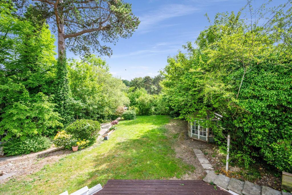 Property photo 2 of 32 Abbots Lane