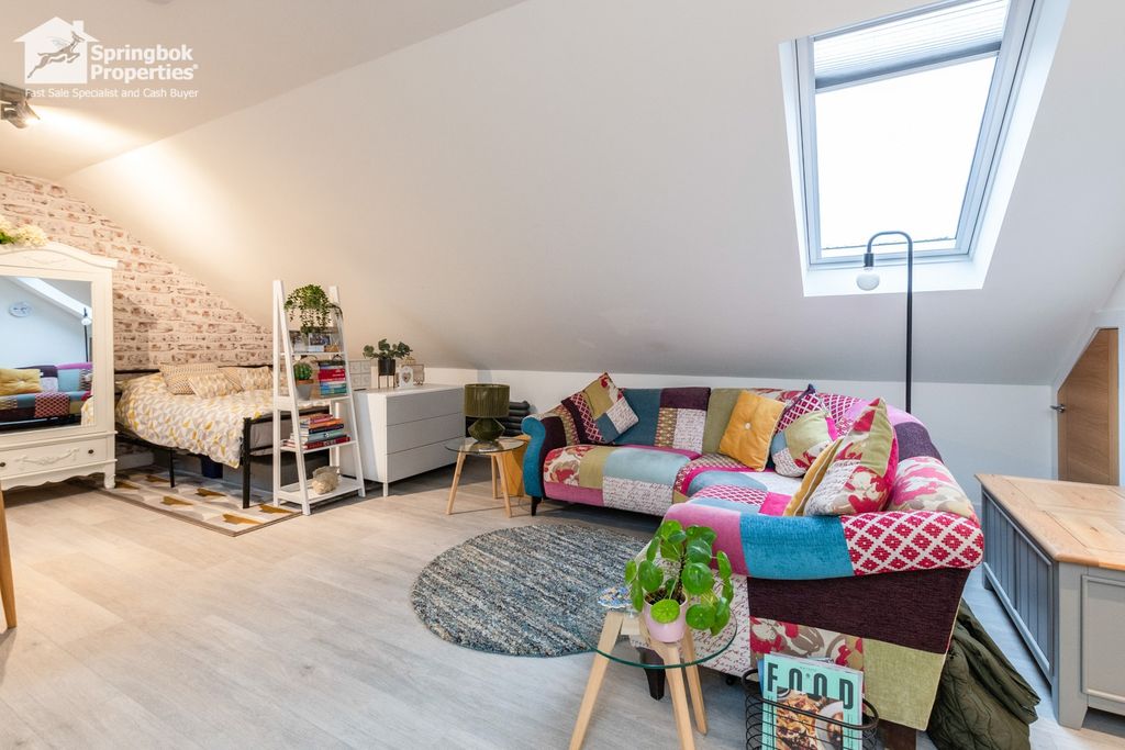 Property photo 3 of 9 Image 2