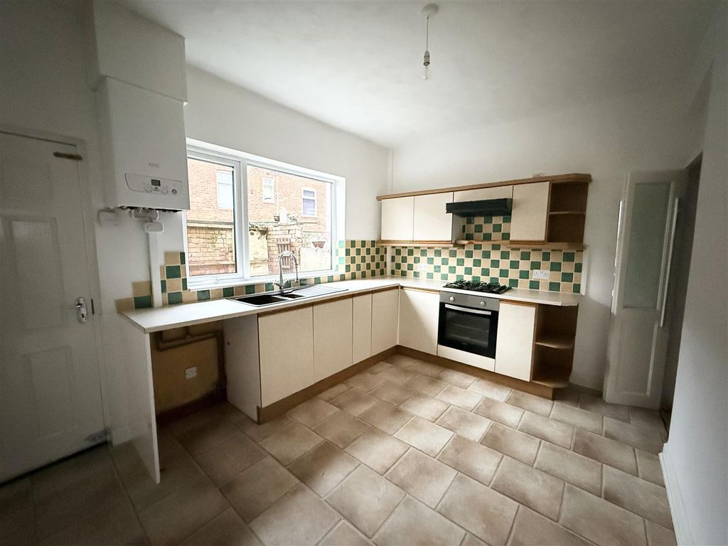 Property photo 3 of 12 Kitchen/Dining