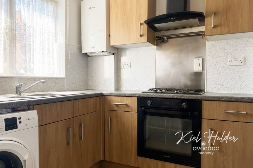 Property photo 2 of 15 5273752