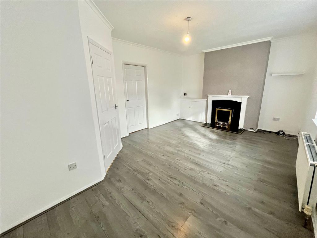 Property photo 2 of 13 Lounge