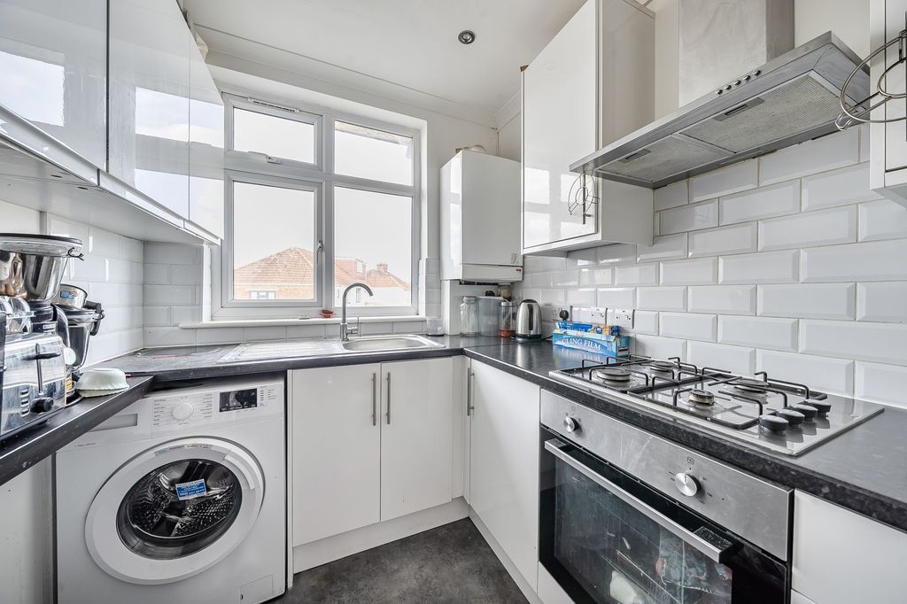 Property photo 3 of 7 Kitchen