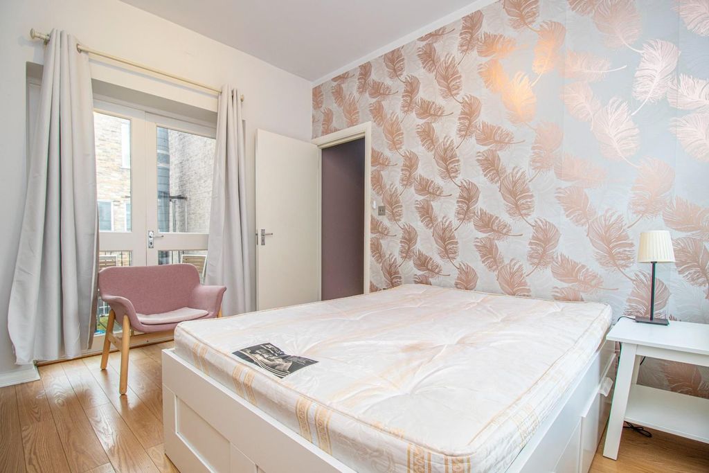 Property photo 3 of 9 E.Jpg