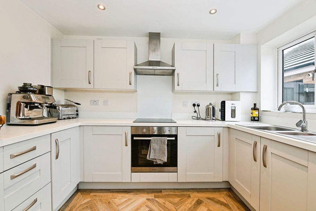 Property photo 3 of 19 Pbox-Img.Jpg