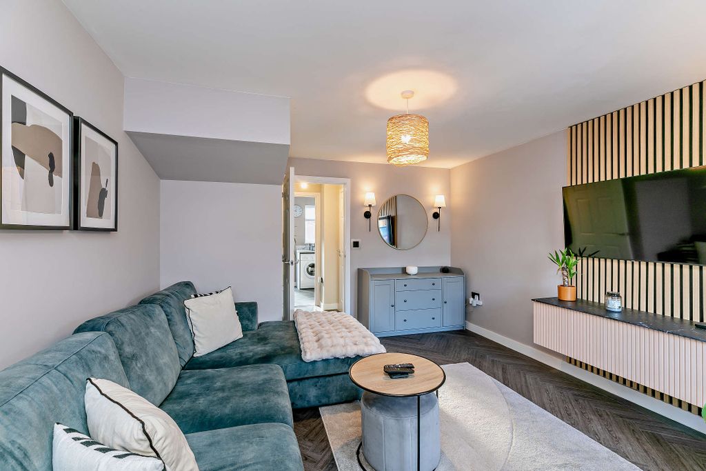 Property photo 2 of 17 Lounge