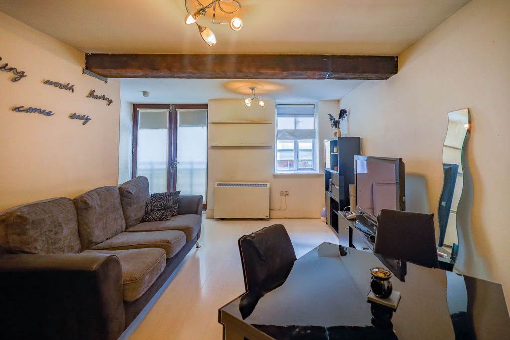 Property photo 2 of 19 Lounge