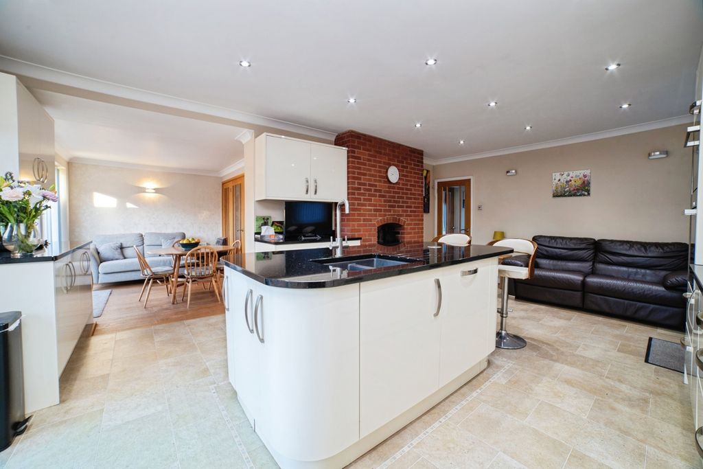 Property photo 3 of 27 Pbox-Img.Jpg