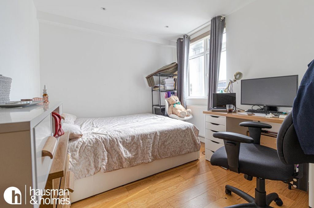 Property photo 3 of 11