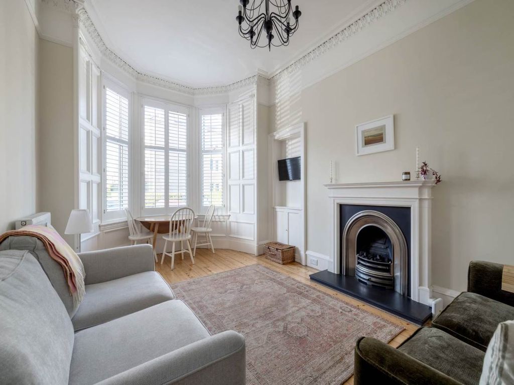 Property photo 2 of 14 76704_Learmonthgrov_005