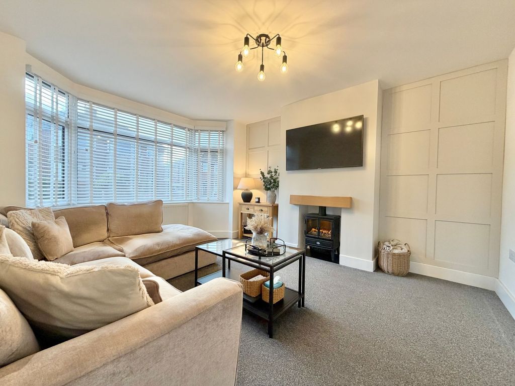 Property photo 3 of 17 Lounge