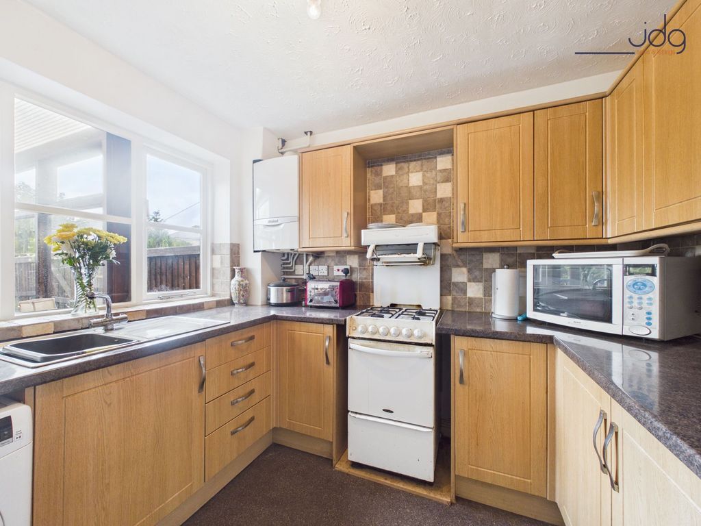 Property photo 2 of 14 Kitchen