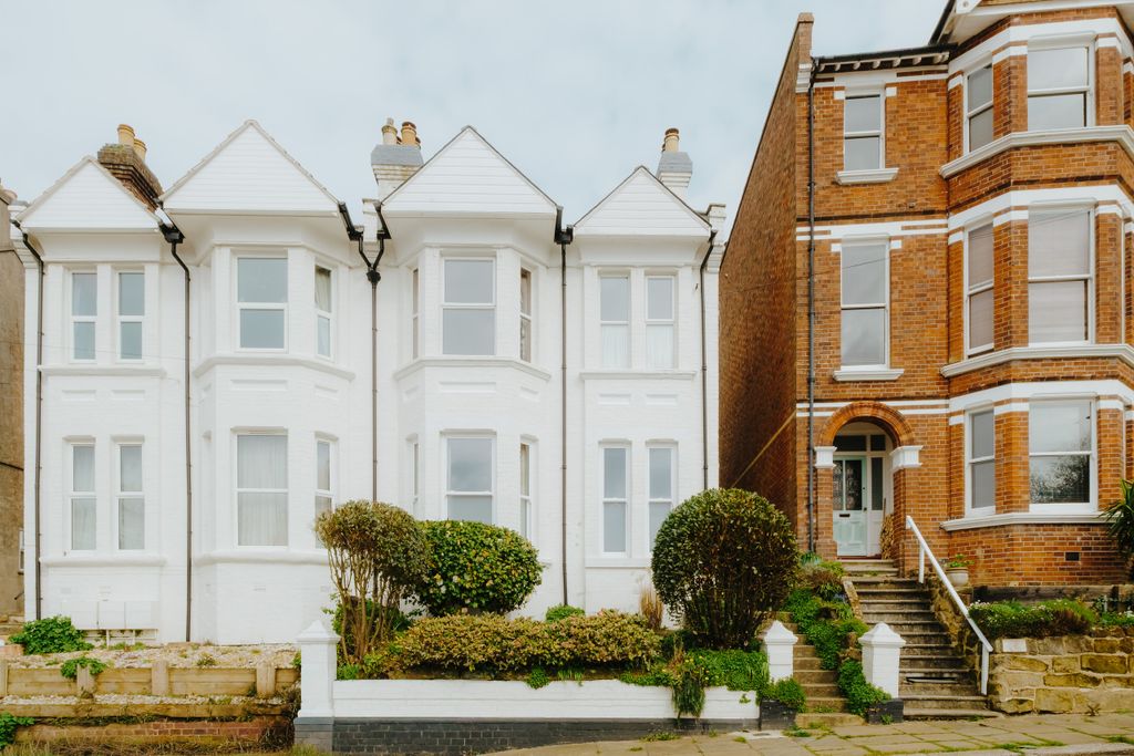 Property photo 2 of 28 Croft-52-Milwardcres-Exterior-32