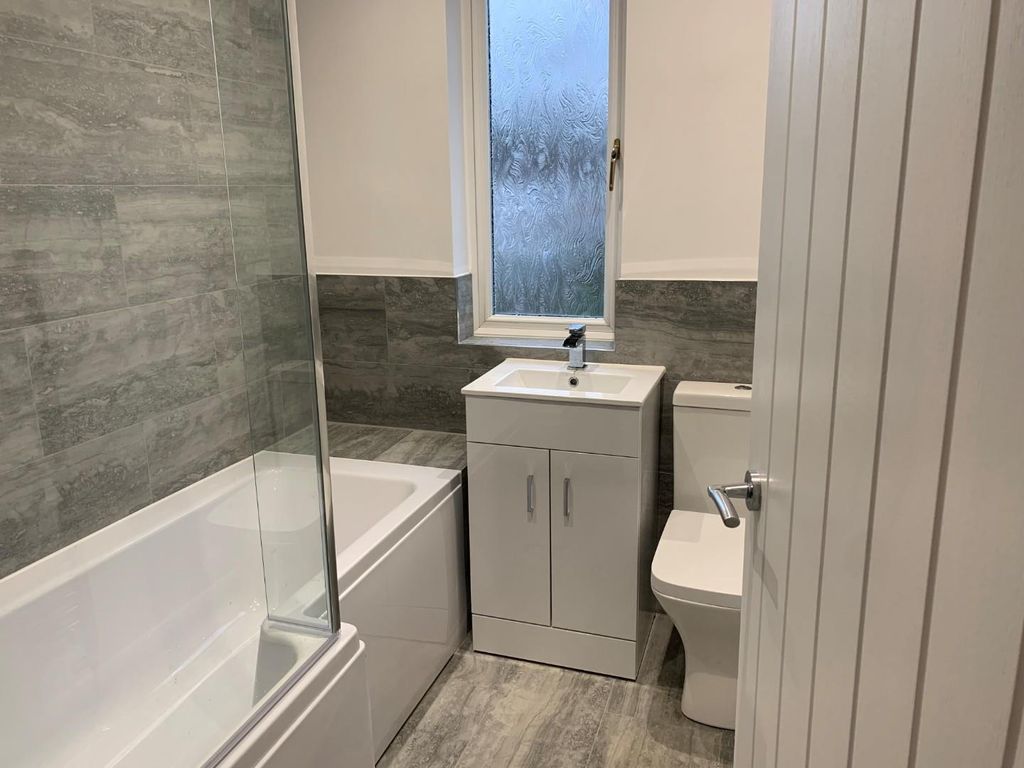 Property photo 3 of 8 Bathroom.Jpg