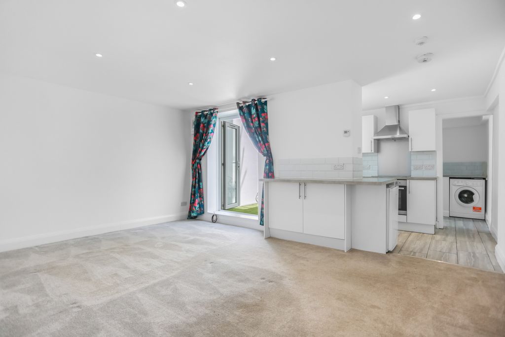 Property photo 2 of 15 296A63592